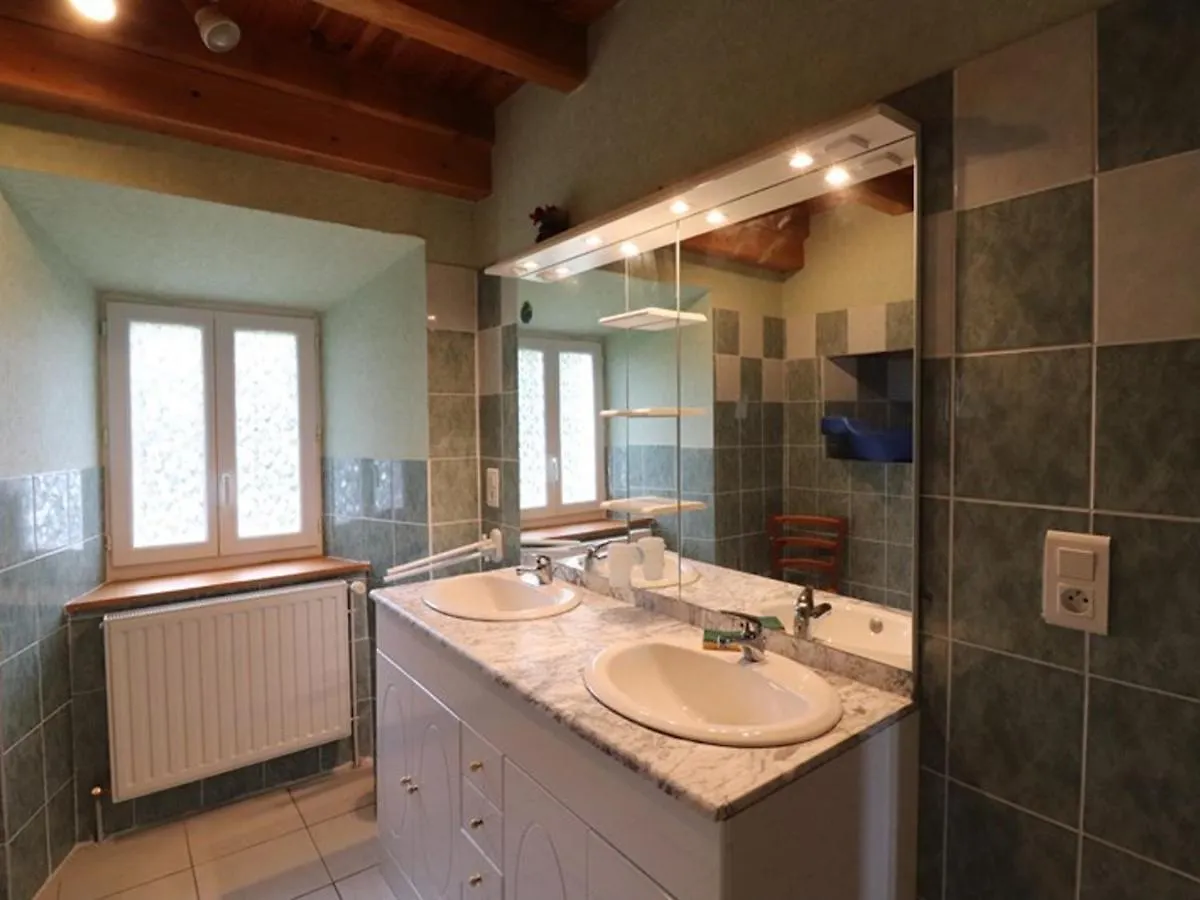 Maison De Caractere Renovee, 4 Ch, 9 Pers, Jardin, Cheminee, Animaux Acceptes, 15320 Val D'Arcomie - Fr-1-742-363 0*, Arcomie