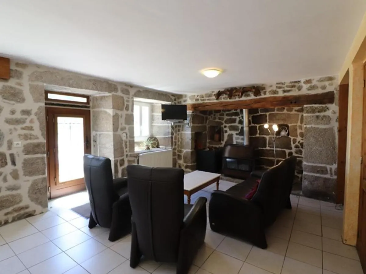 Maison De Caractere Renovee, 4 Ch, 9 Pers, Jardin, Cheminee, Animaux Acceptes, 15320 Val D'Arcomie - Fr-1-742-363 0*, Arcomie